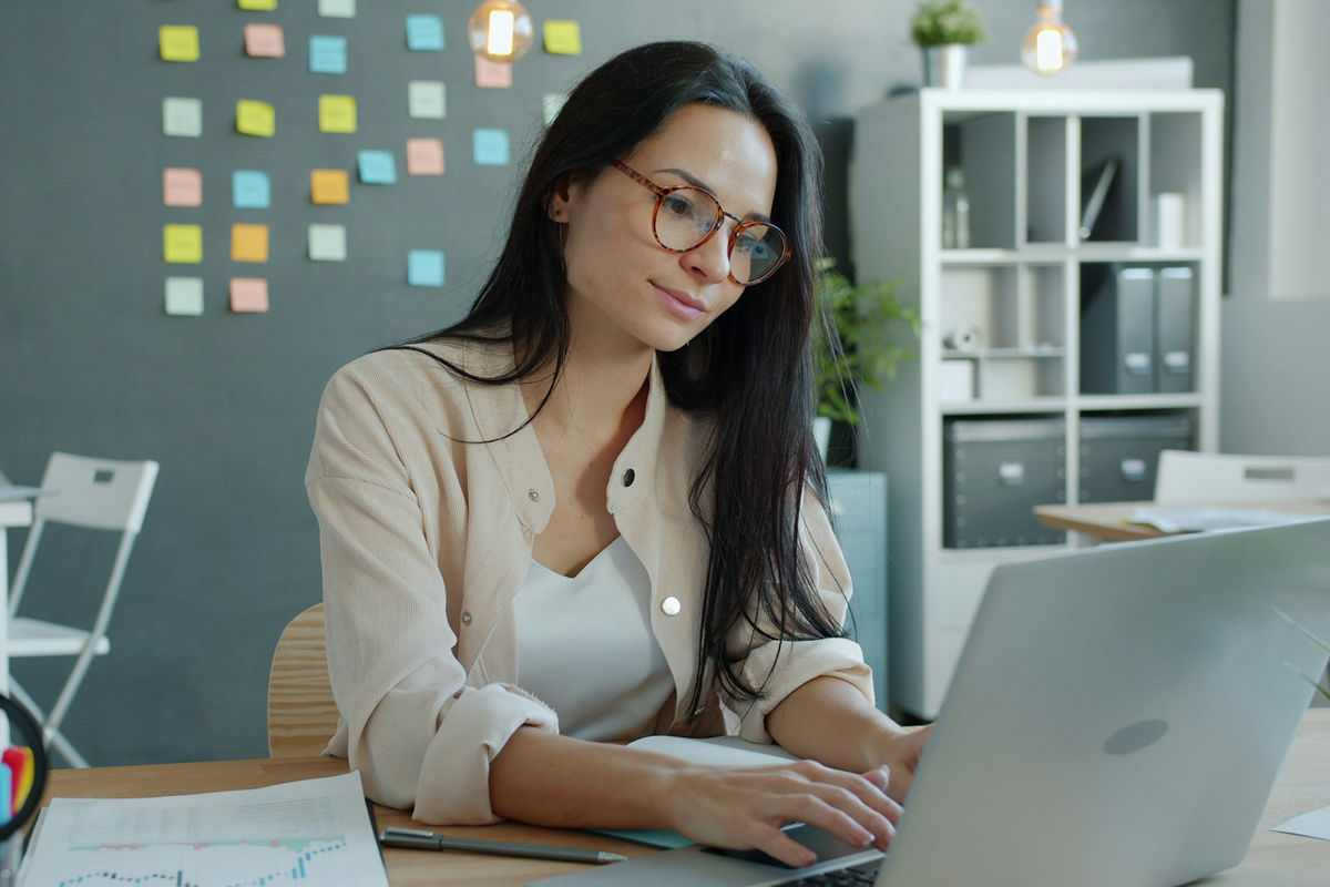 ai development agency dubai — Dubai skyline with AI technology overlay - Photo by Darlene Alderson on Pexels